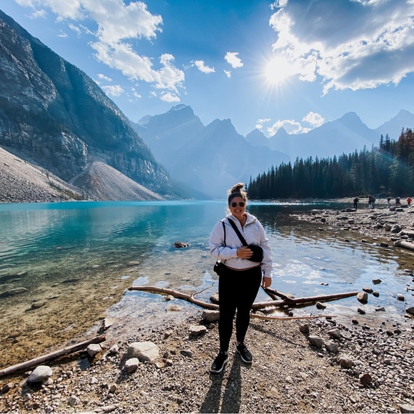 Meet your Posher, Taylor - Picture 1 of 1